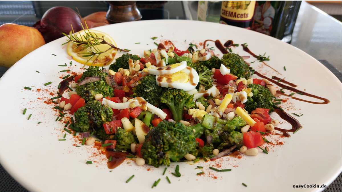 Brokkoli_Paprika_Salat.jpg