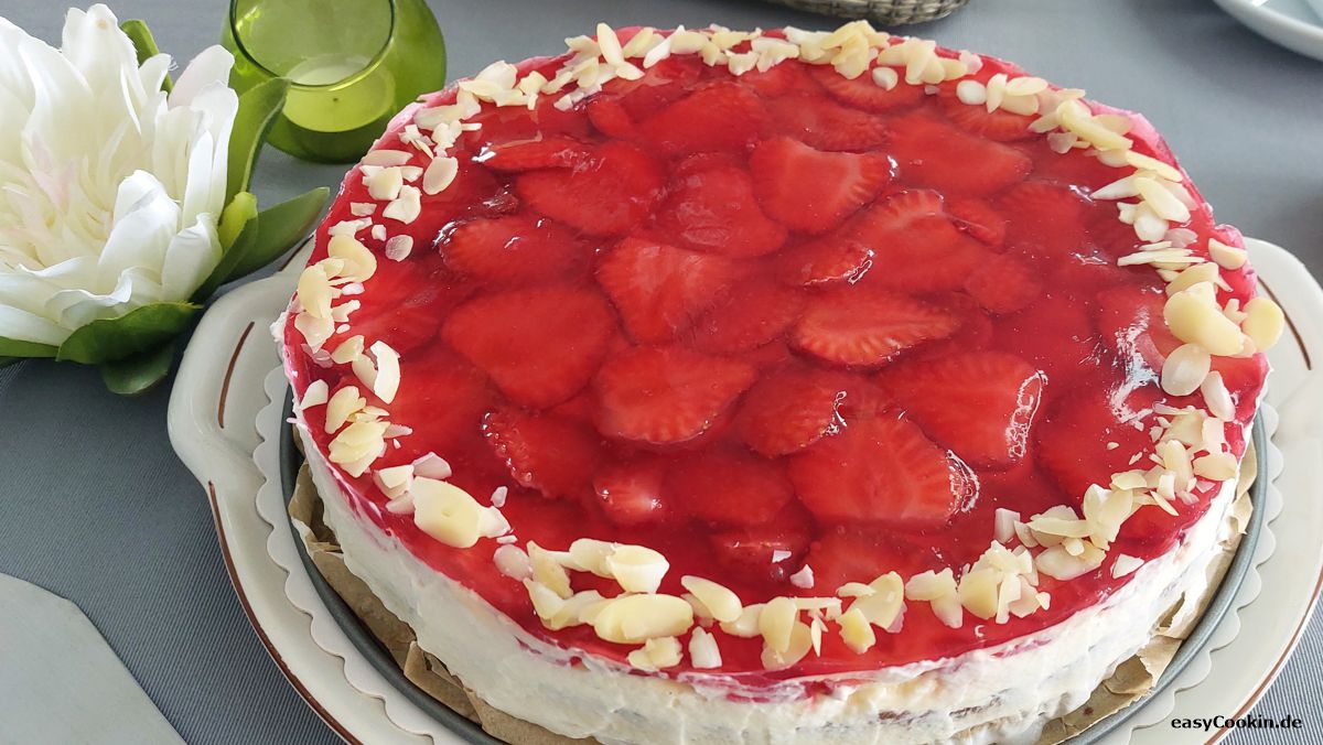 Akzuelle Rezeptidee: Erdbeerkuchen_Schokokeksboden.jpg